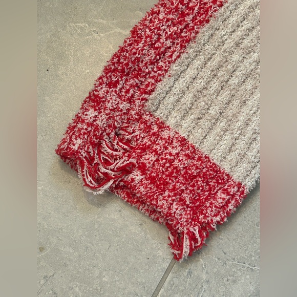 NWOT POL Camille V Neck Colorblock Distressed Oversized Sweater - Picture 8 of 8